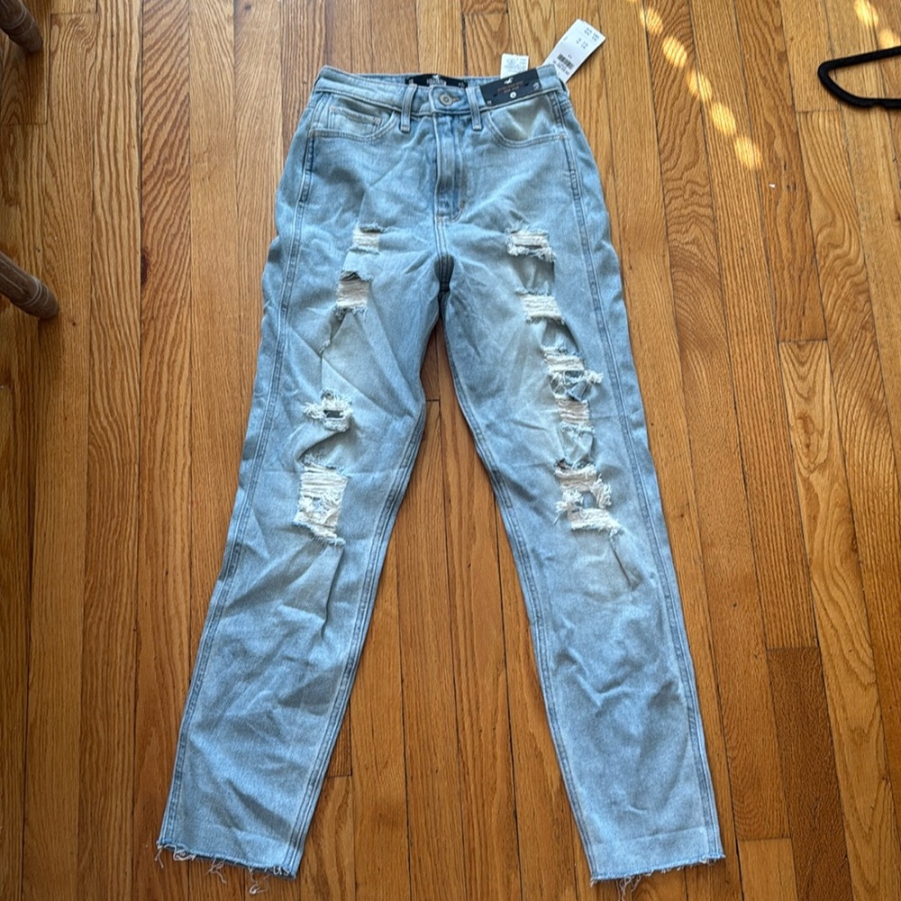 NWT Hollister ripped Jeans. Ultra high rise mom jeans.